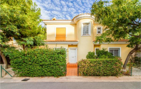 4 Bedroom Lovely Home In Alacant